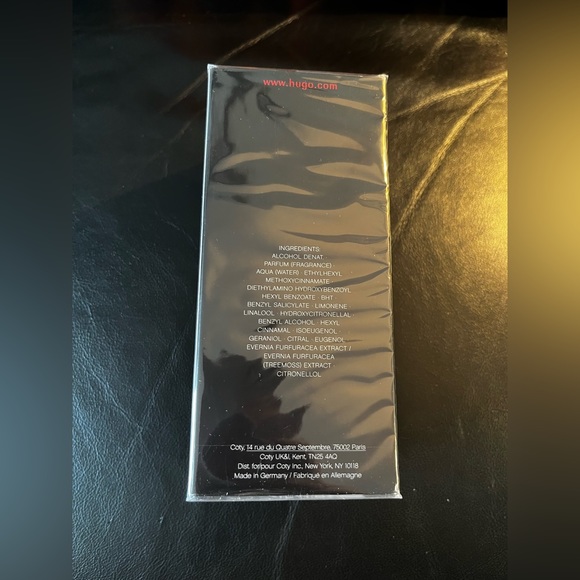 Hugo Boss Deep Red Perfume - Picture 4 of 7